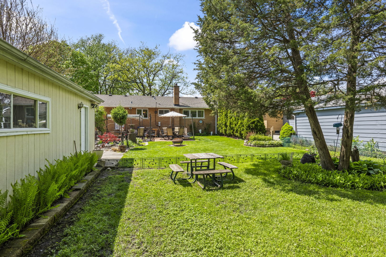 827 N Gibbons Avenue, Arlington Heights, IL 60004