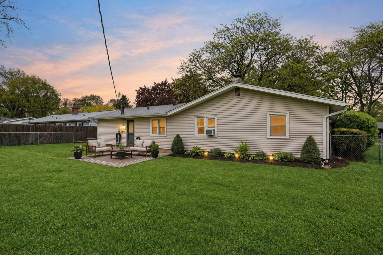 4 S Cypress Lane, North Aurora, IL 60542