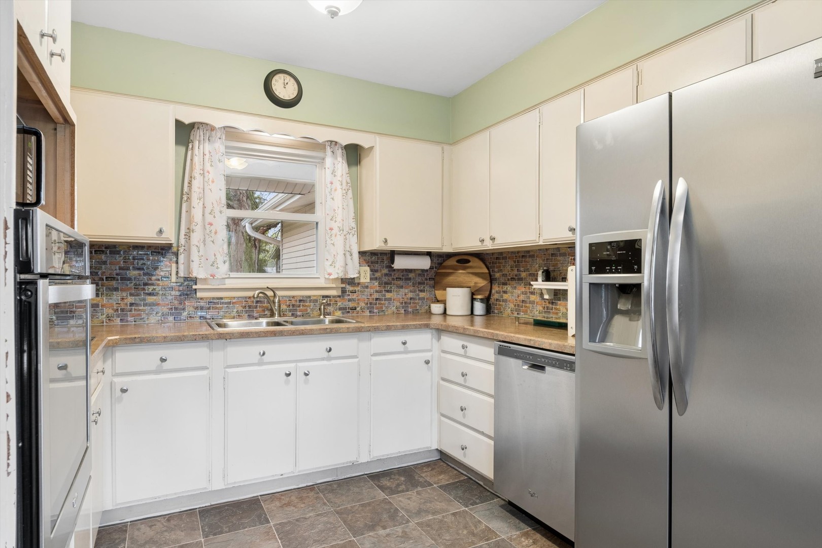 4 S Cypress Lane, North Aurora, IL 60542