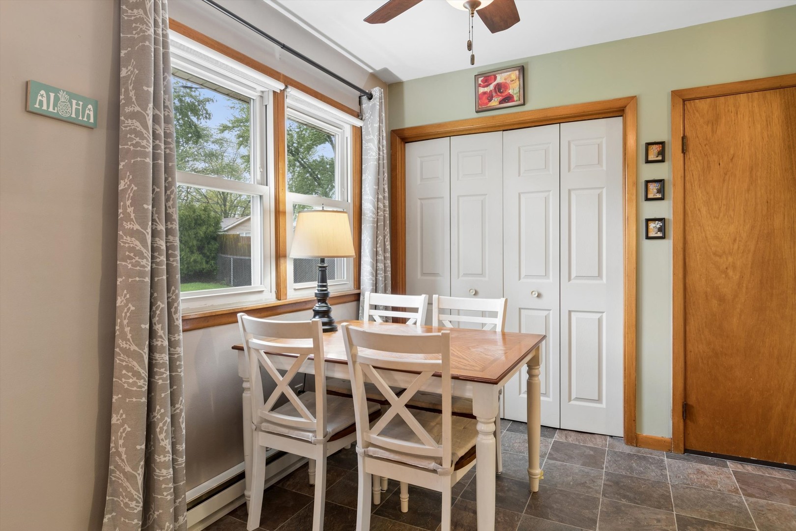 4 S Cypress Lane, North Aurora, IL 60542