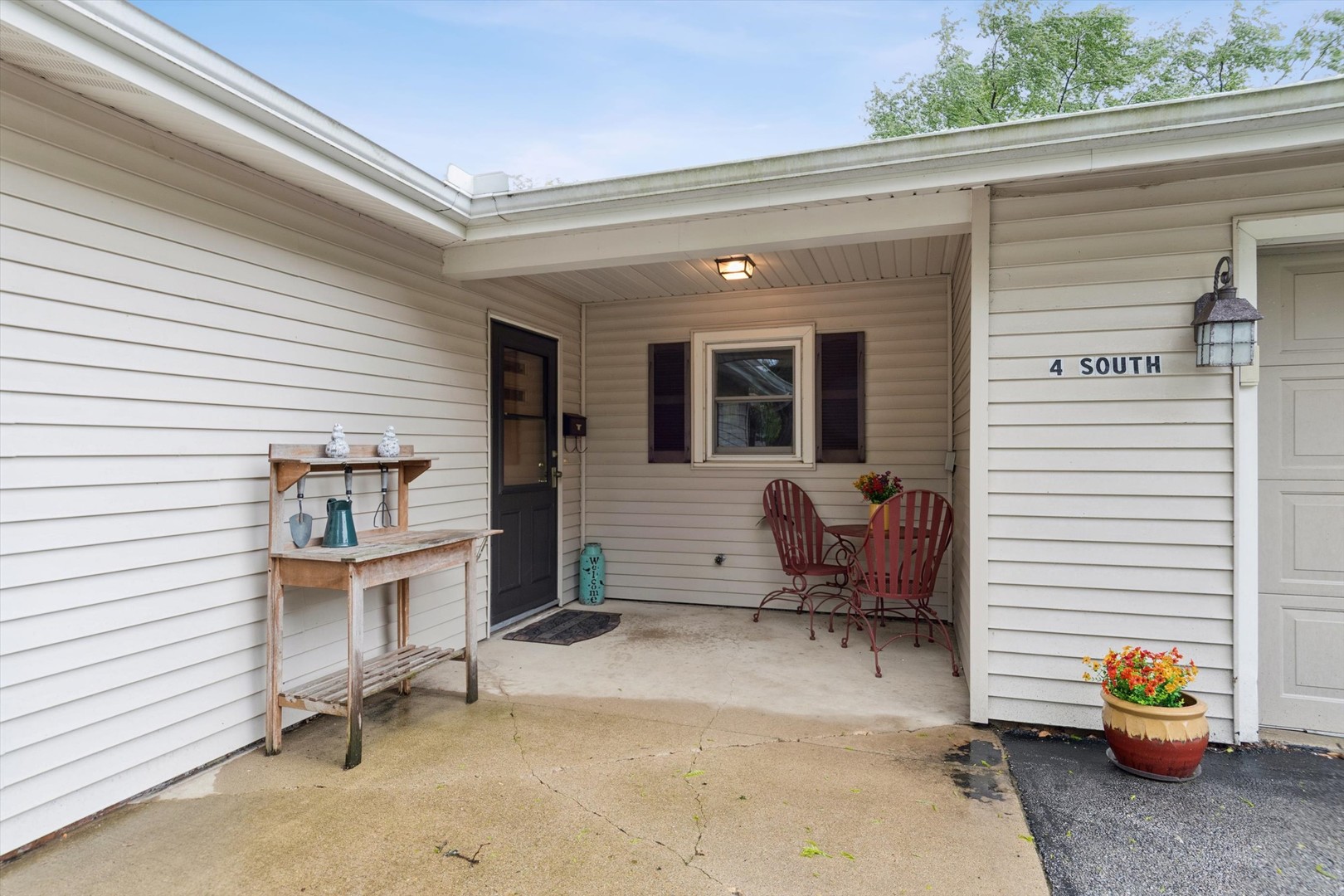 4 S Cypress Lane, North Aurora, IL 60542