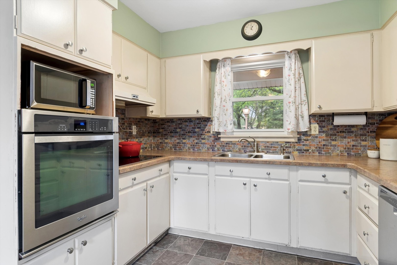 4 S Cypress Lane, North Aurora, IL 60542