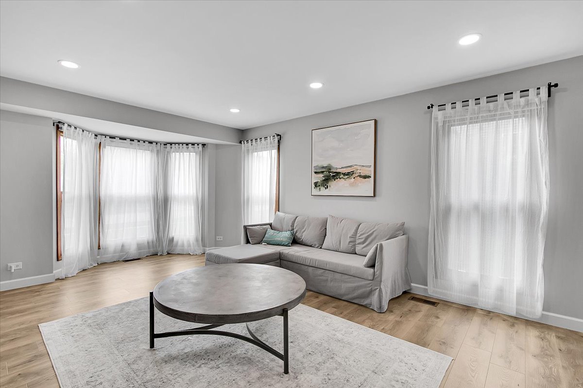 1450 Canter Lane, Bartlett, IL 60103