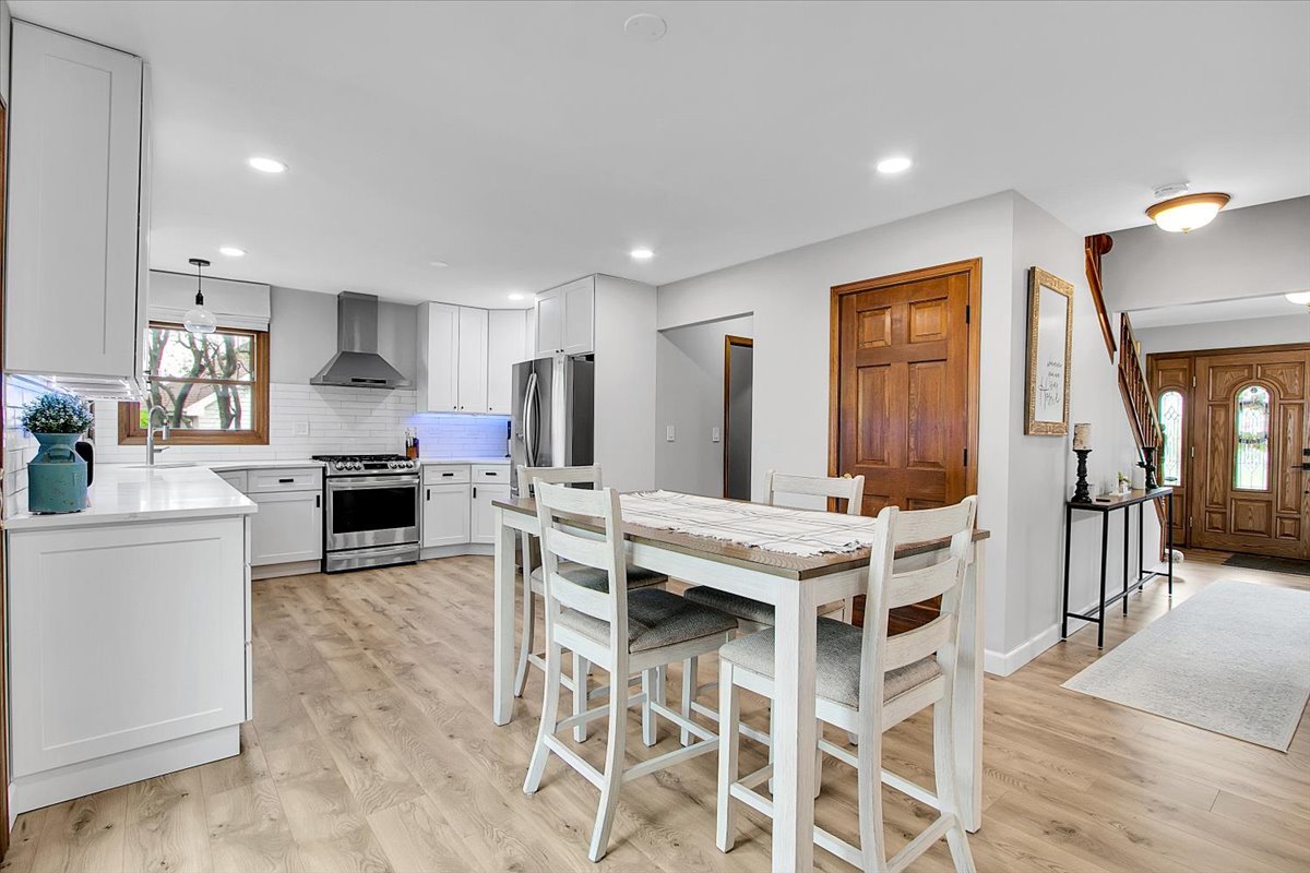 1450 Canter Lane, Bartlett, IL 60103