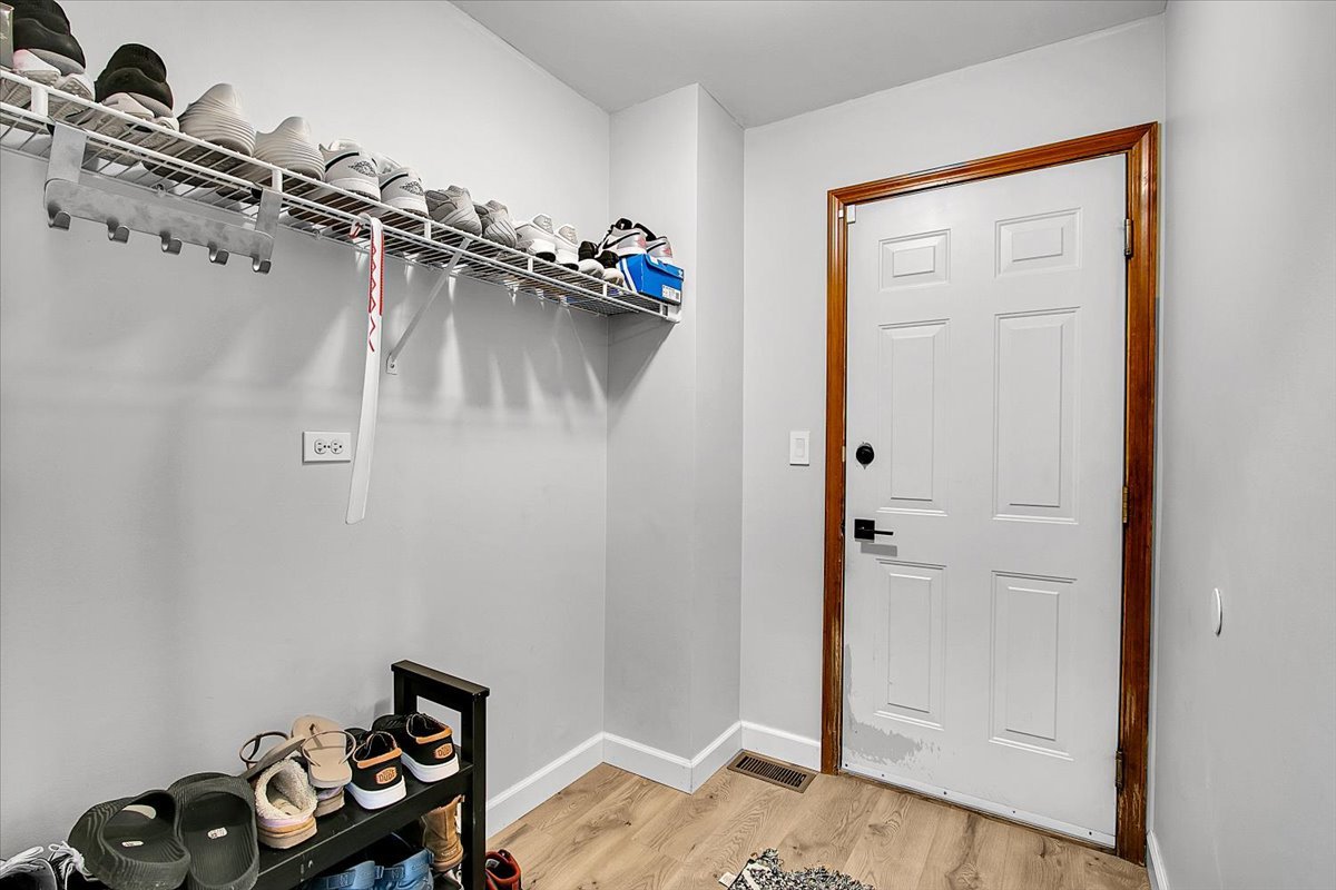 1450 Canter Lane, Bartlett, IL 60103