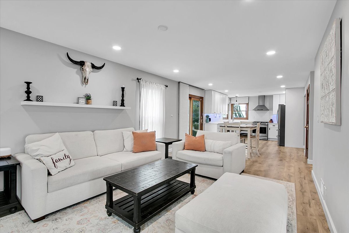 1450 Canter Lane, Bartlett, IL 60103