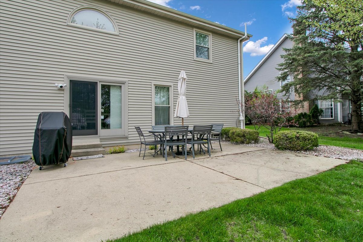 1450 Canter Lane, Bartlett, IL 60103