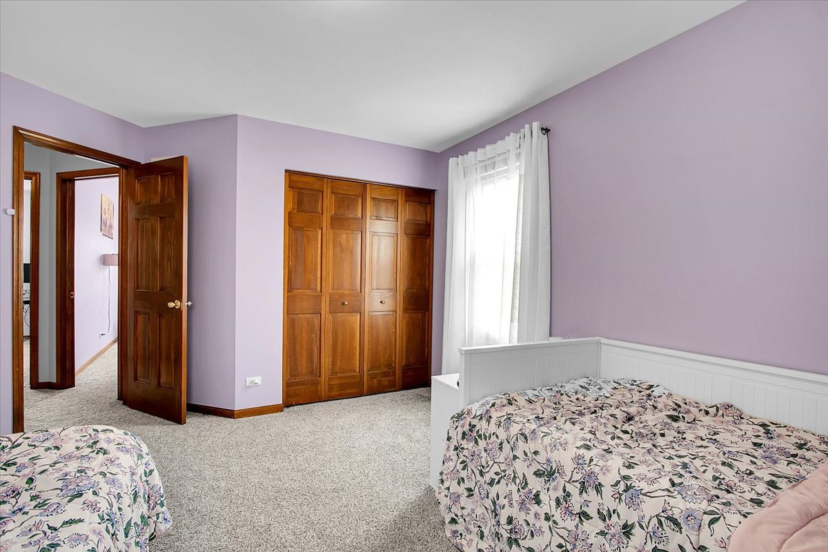 1450 Canter Lane, Bartlett, IL 60103