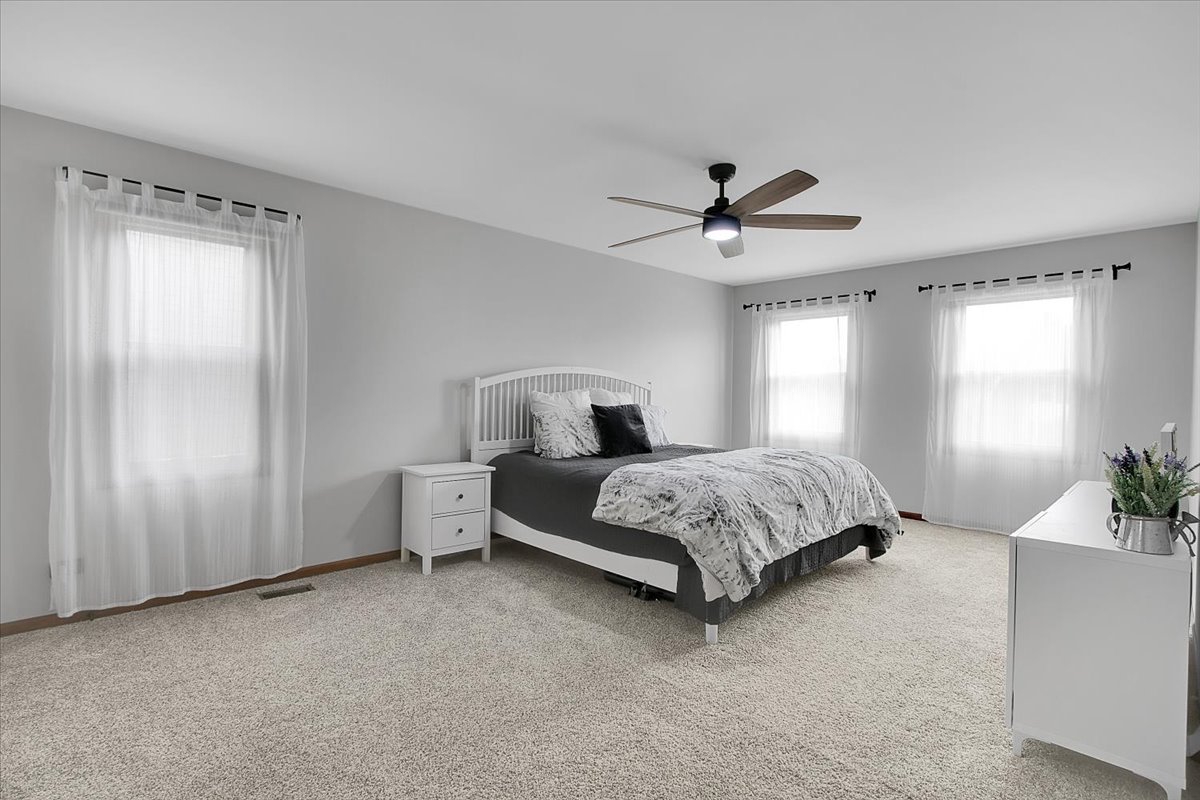 1450 Canter Lane, Bartlett, IL 60103