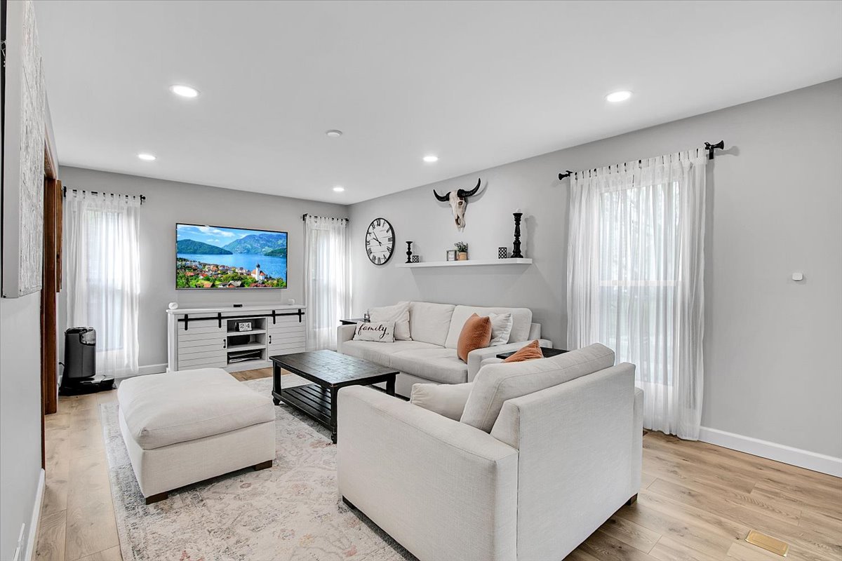 1450 Canter Lane, Bartlett, IL 60103