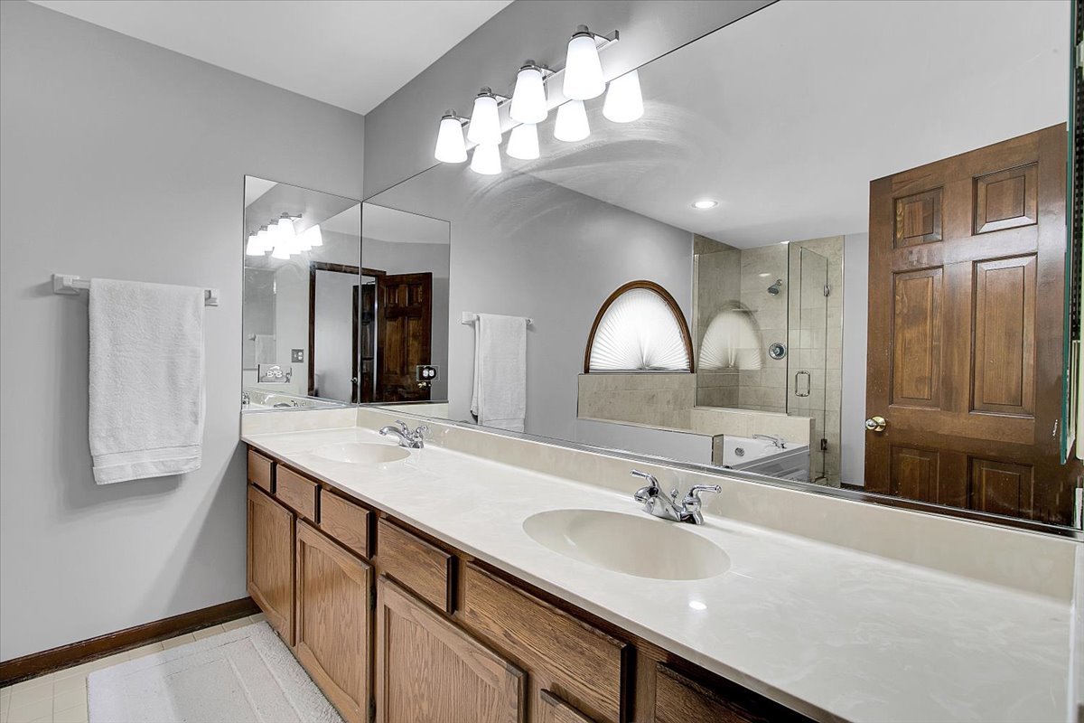 1450 Canter Lane, Bartlett, IL 60103