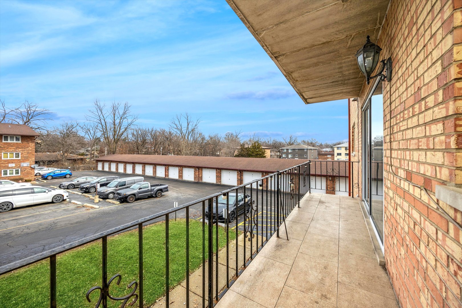 9430 Greenbriar Drive #2H, Hickory Hills, IL 60457