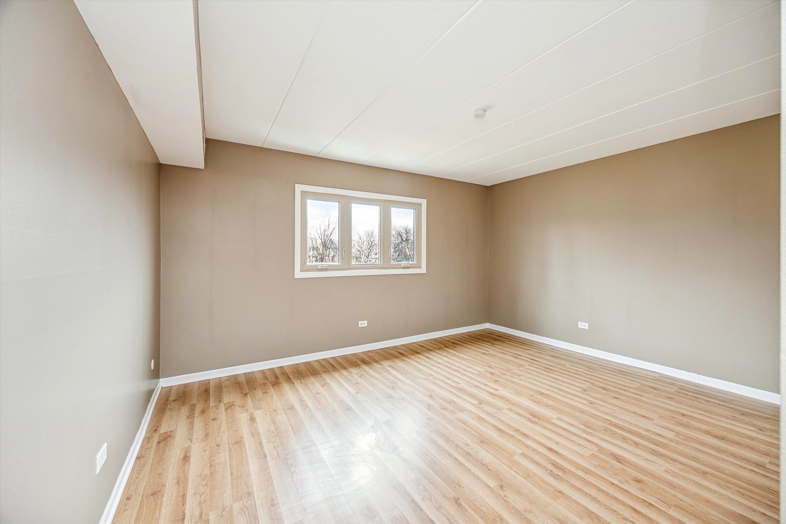 9430 Greenbriar Drive #2H, Hickory Hills, IL 60457