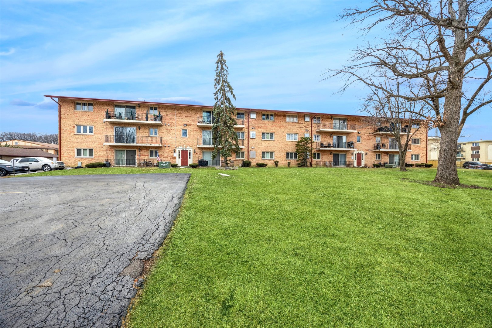 9430 Greenbriar Drive #2H, Hickory Hills, IL 60457