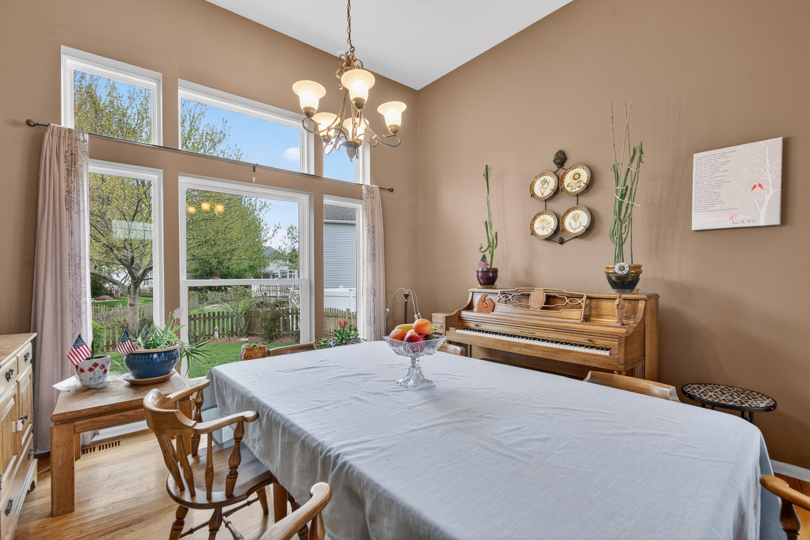 1160 Heavens Gate, Lake In The Hills, IL 60156