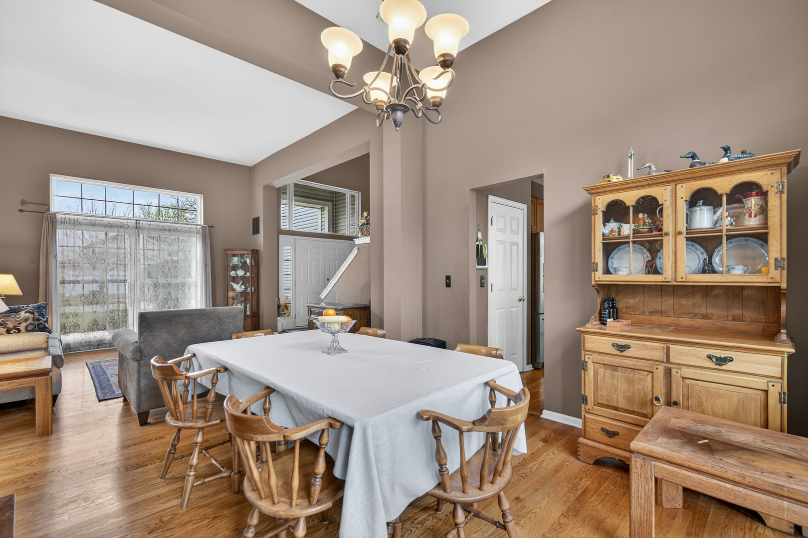 1160 Heavens Gate, Lake In The Hills, IL 60156