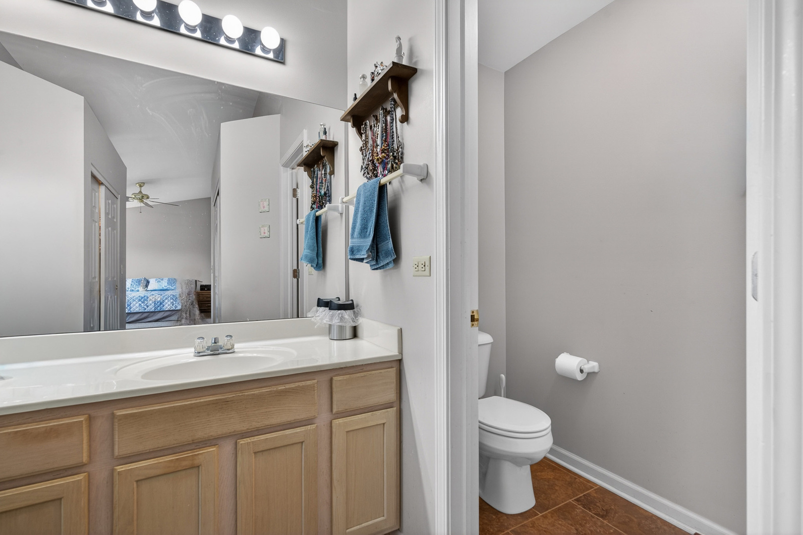 1160 Heavens Gate, Lake In The Hills, IL 60156