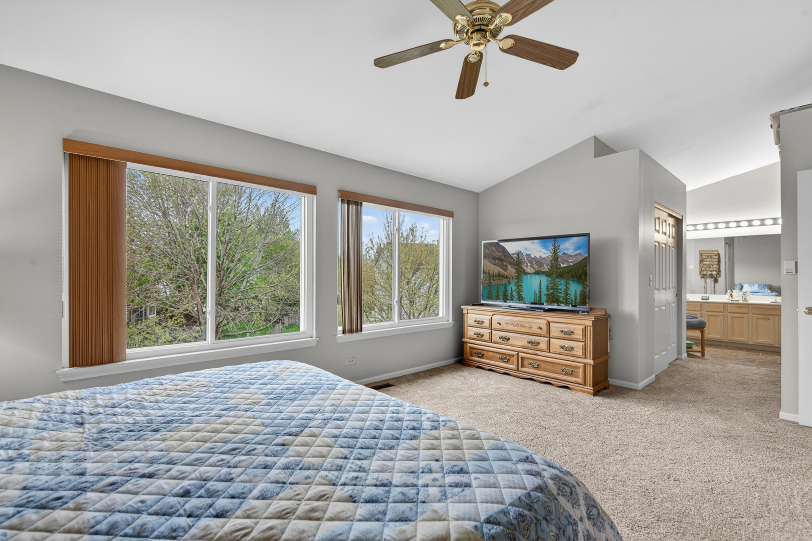 1160 Heavens Gate, Lake In The Hills, IL 60156