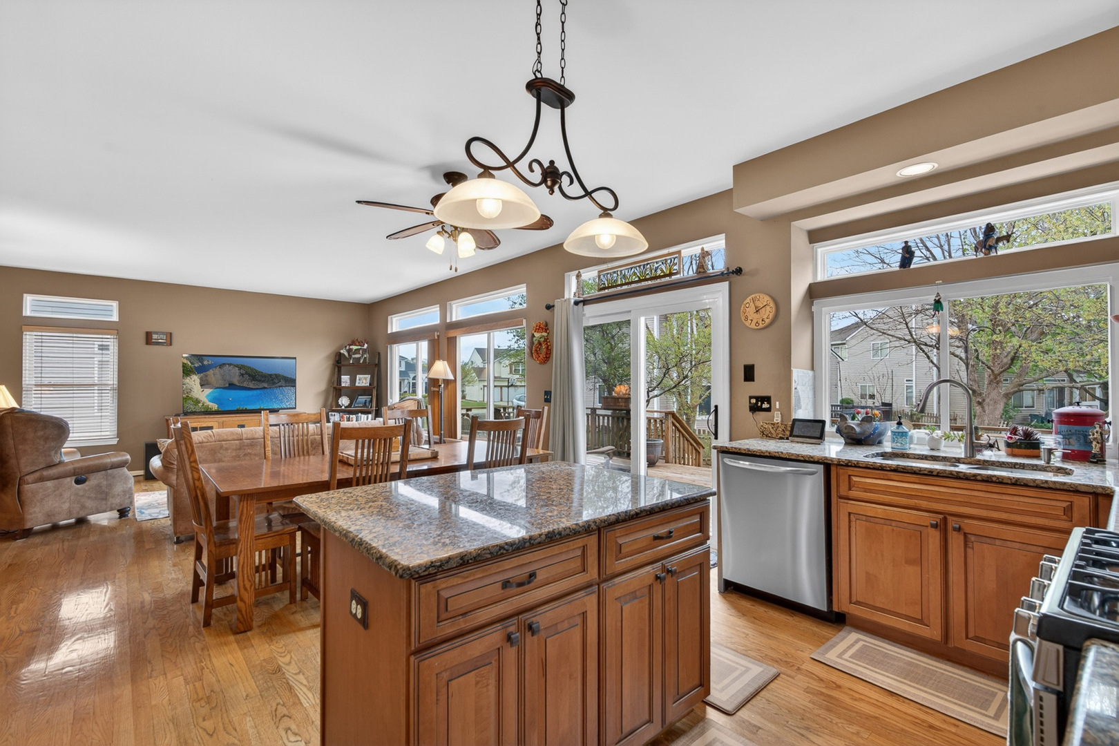 1160 Heavens Gate, Lake In The Hills, IL 60156