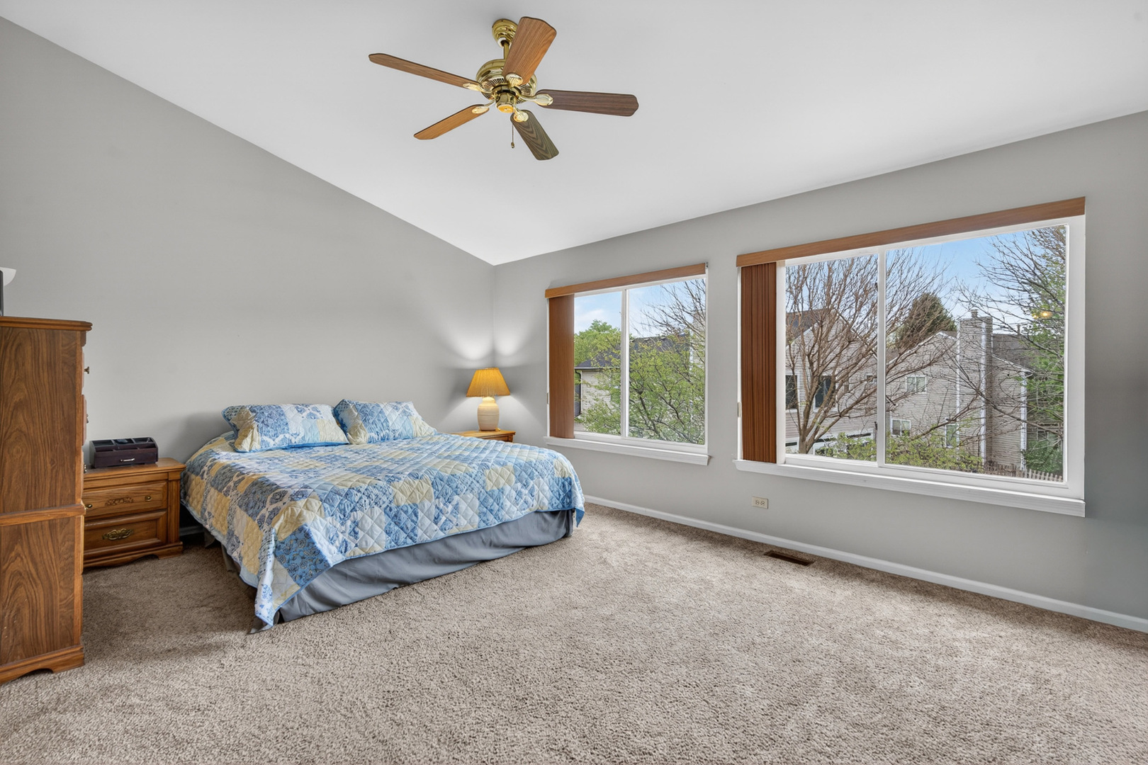 1160 Heavens Gate, Lake In The Hills, IL 60156