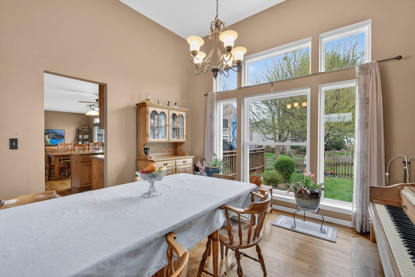 1160 Heavens Gate, Lake In The Hills, IL 60156