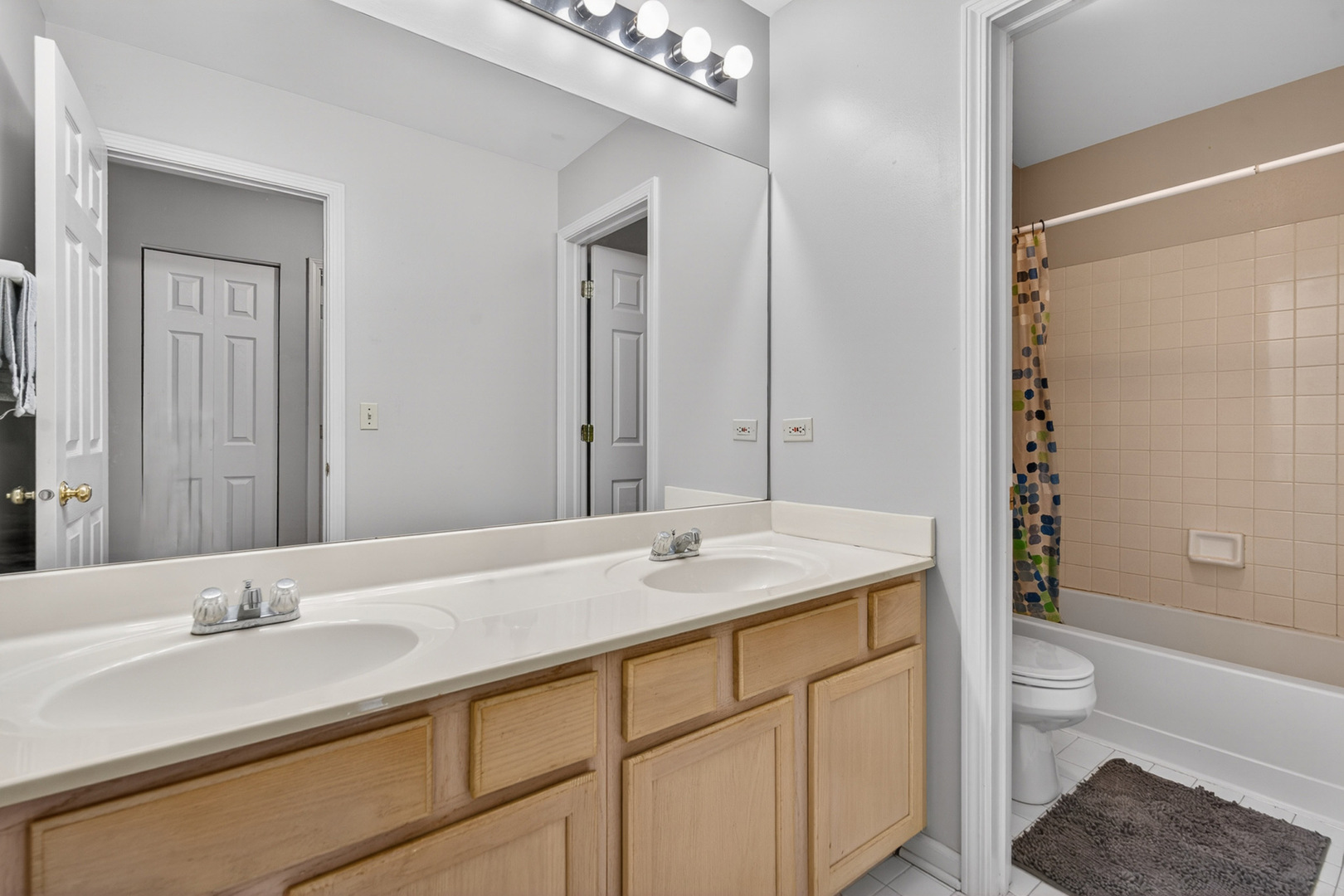 1160 Heavens Gate, Lake In The Hills, IL 60156