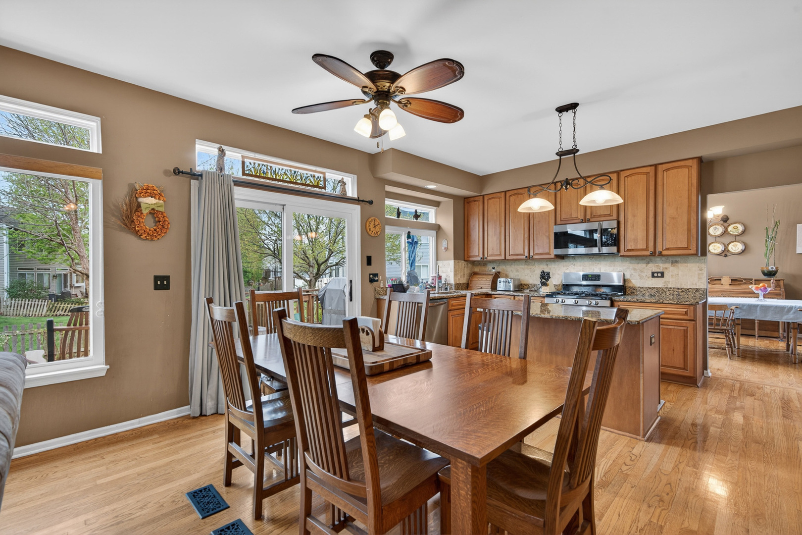 1160 Heavens Gate, Lake In The Hills, IL 60156