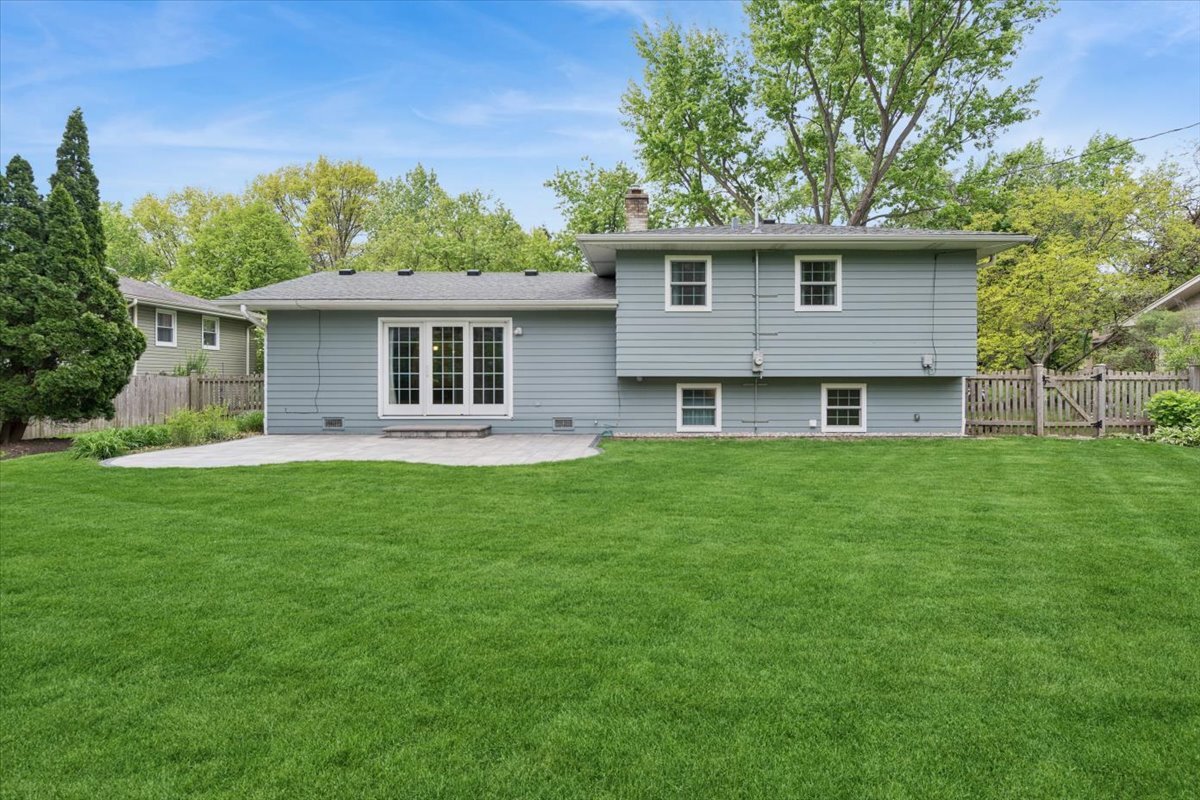 1232 Laurel Lane, Naperville, IL 60540