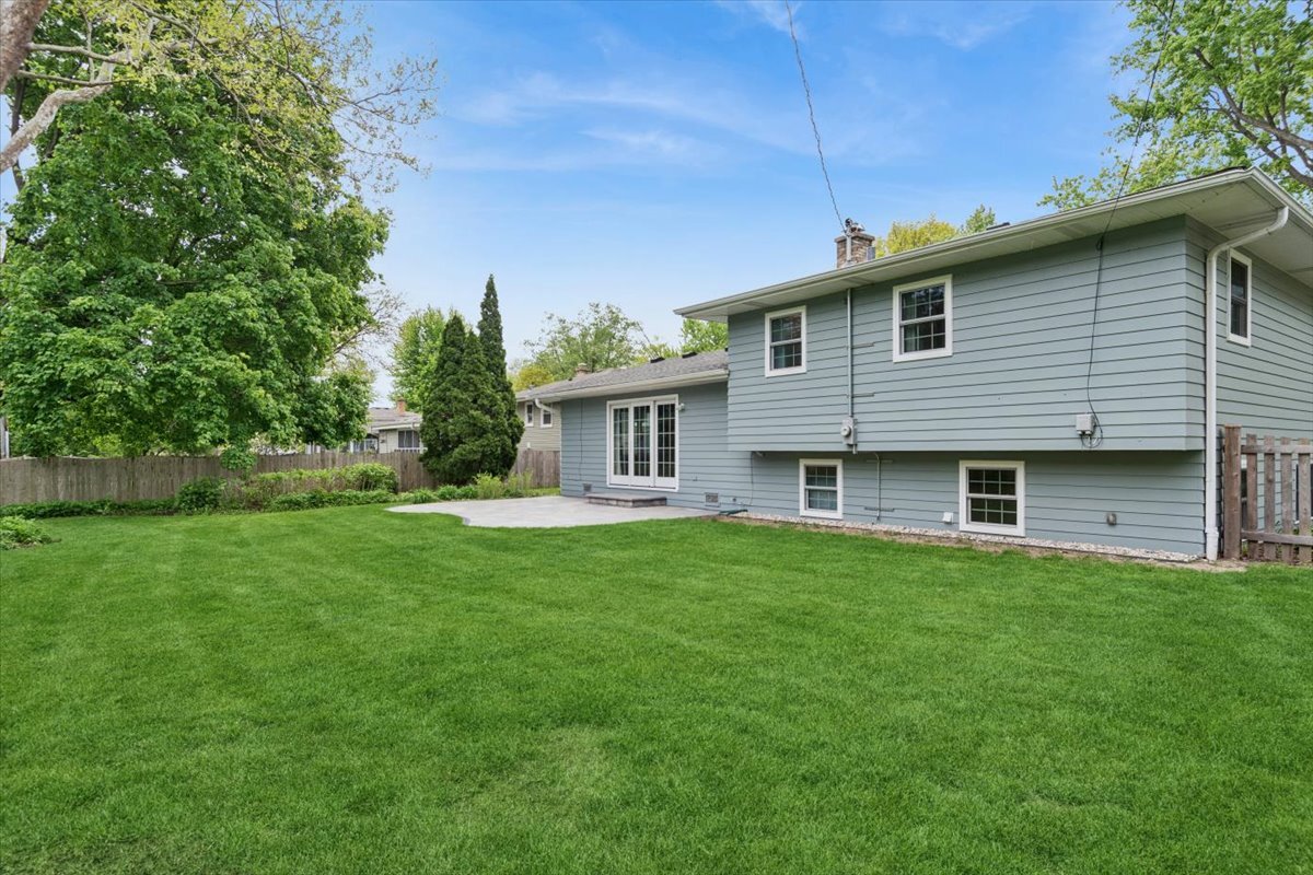 1232 Laurel Lane, Naperville, IL 60540