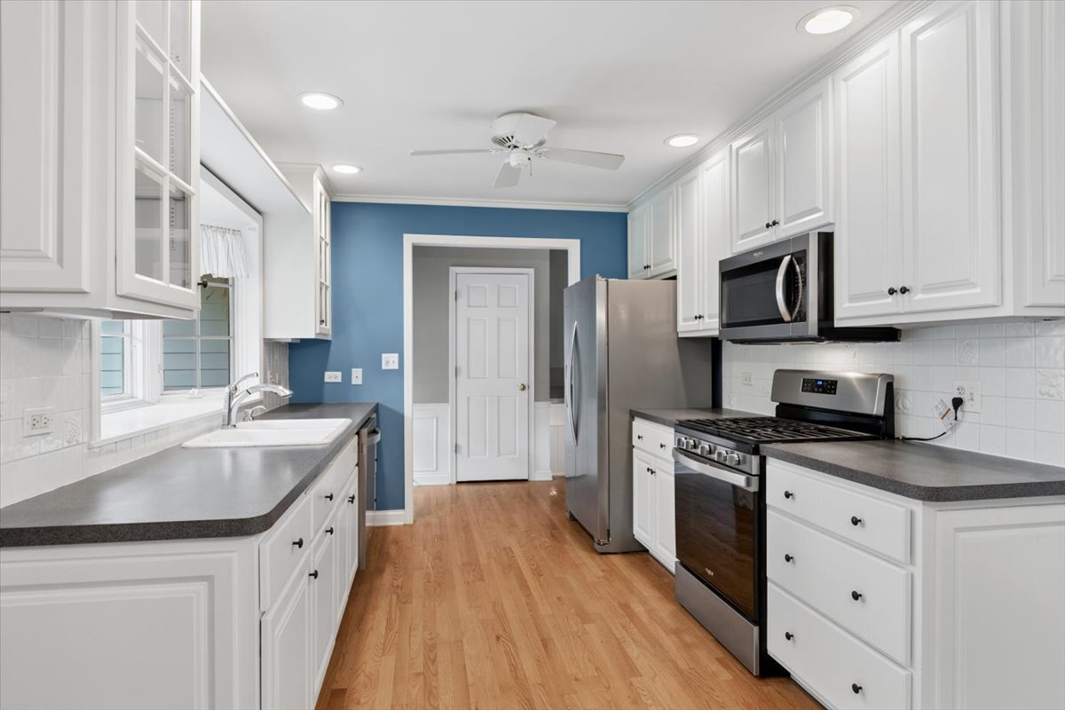 1232 Laurel Lane, Naperville, IL 60540