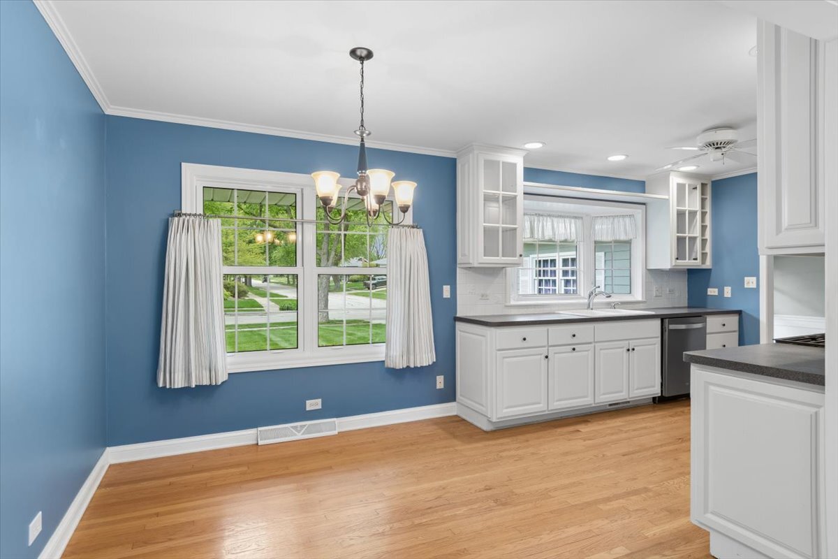 1232 Laurel Lane, Naperville, IL 60540
