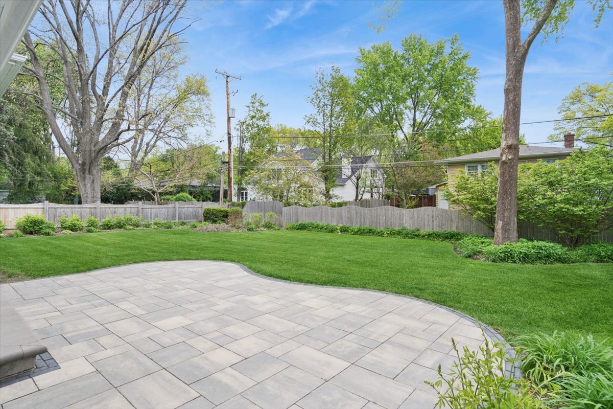 1232 Laurel Lane, Naperville, IL 60540