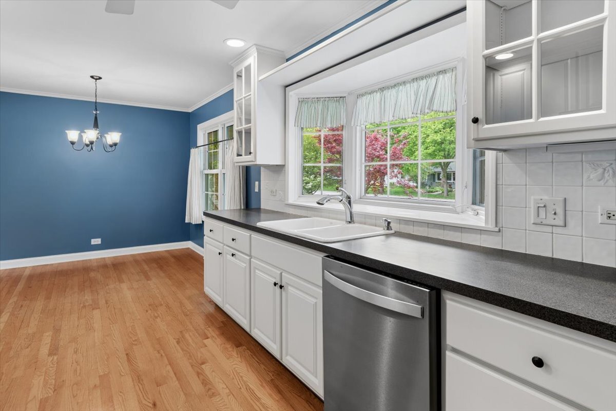 1232 Laurel Lane, Naperville, IL 60540