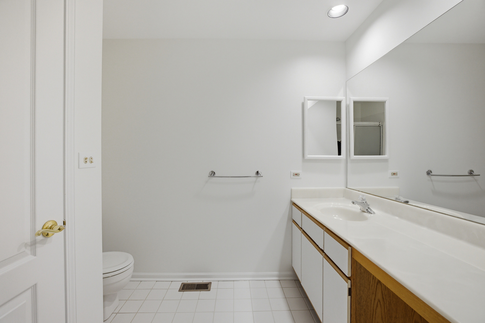 1447 Club Drive #A, Glendale Heights, IL 60139