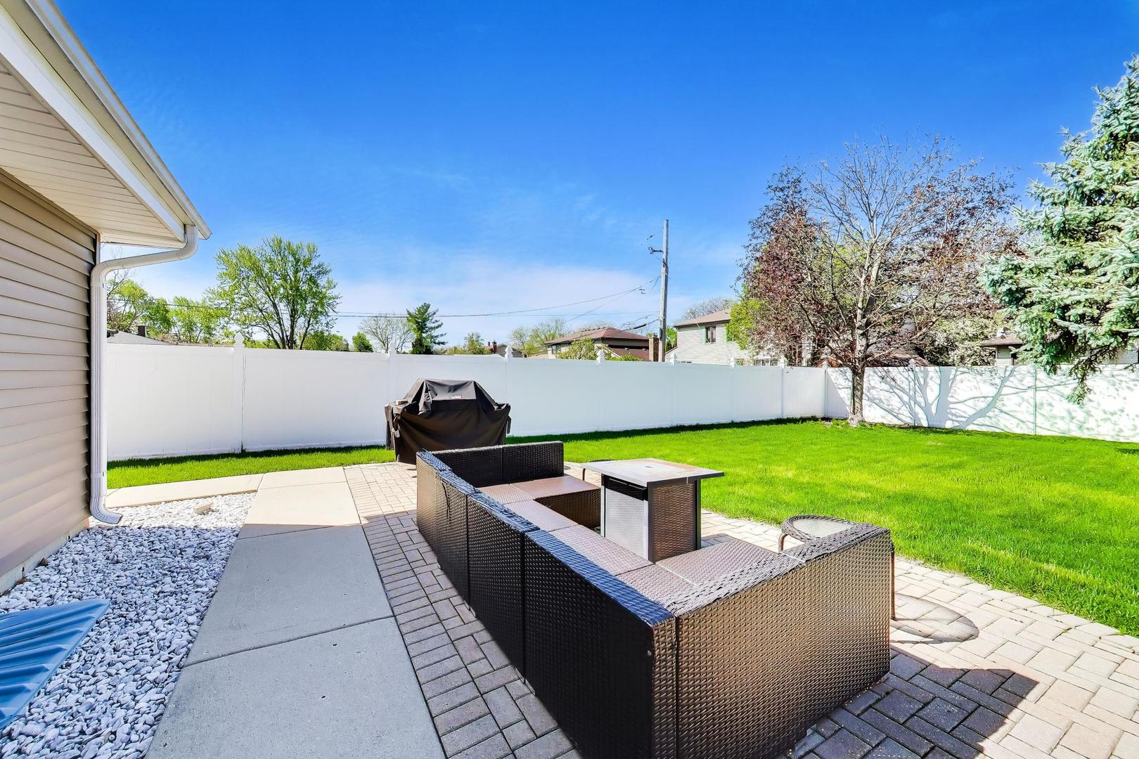 1144 N Fischer Drive, Addison, IL 60101