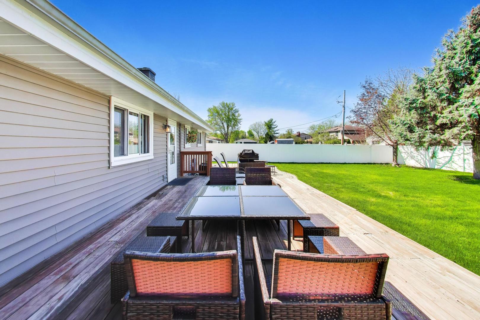 1144 N Fischer Drive, Addison, IL 60101