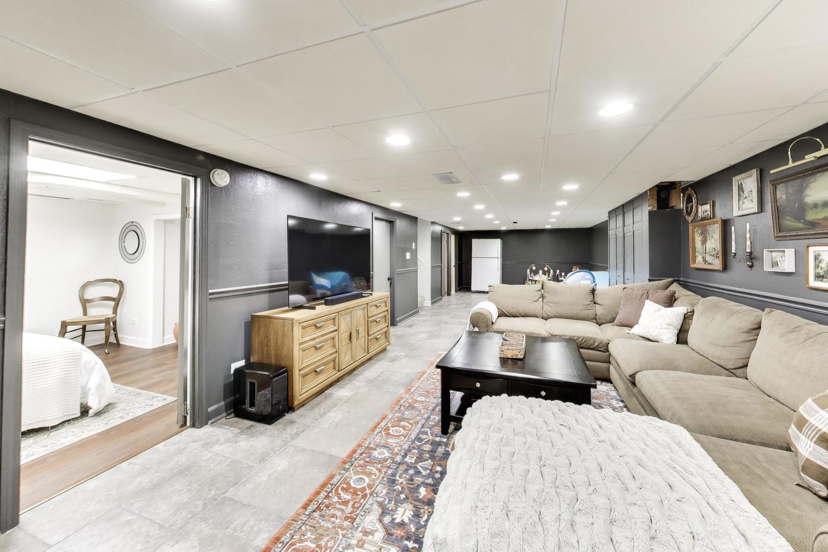 1144 N Fischer Drive, Addison, IL 60101