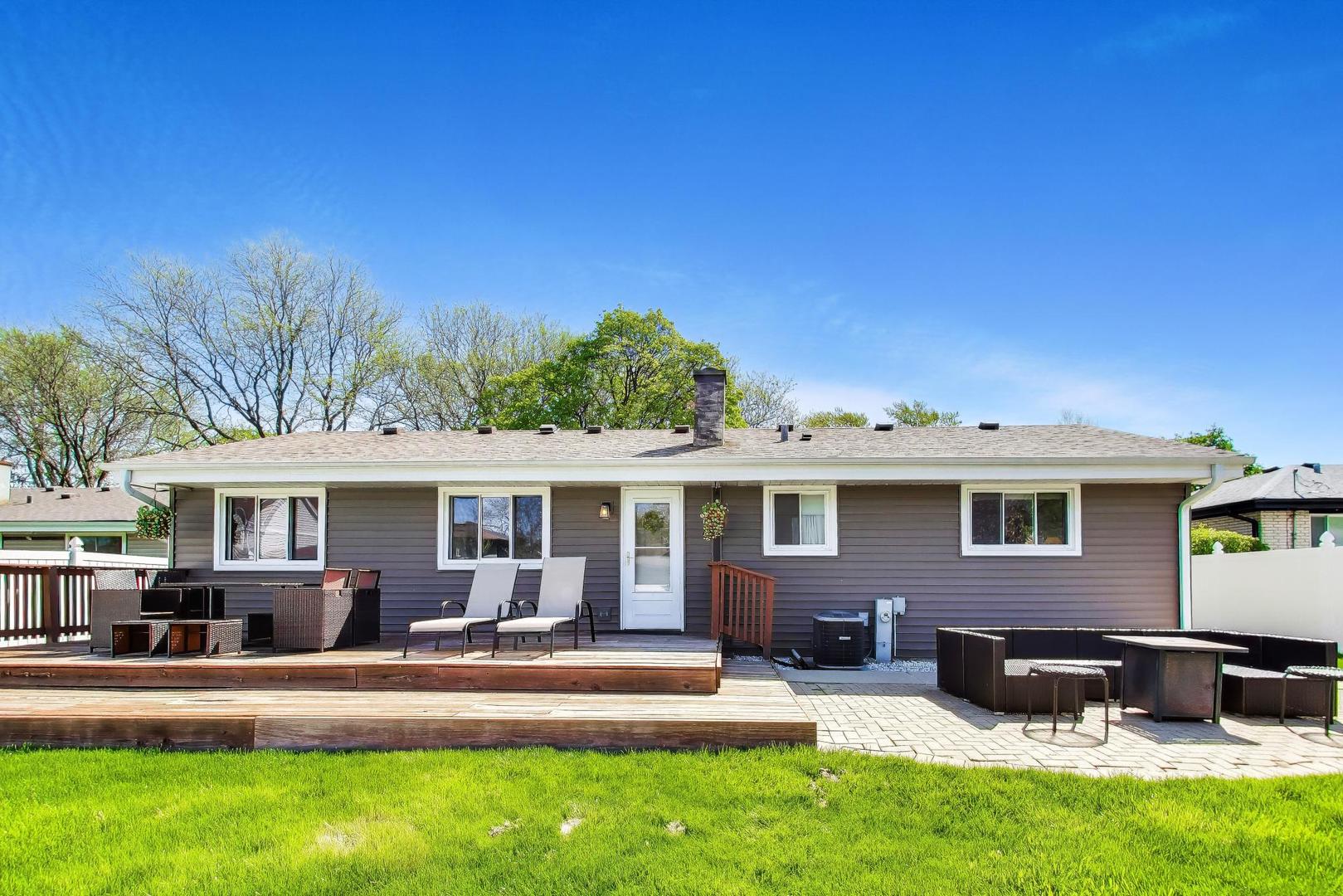 1144 N Fischer Drive, Addison, IL 60101