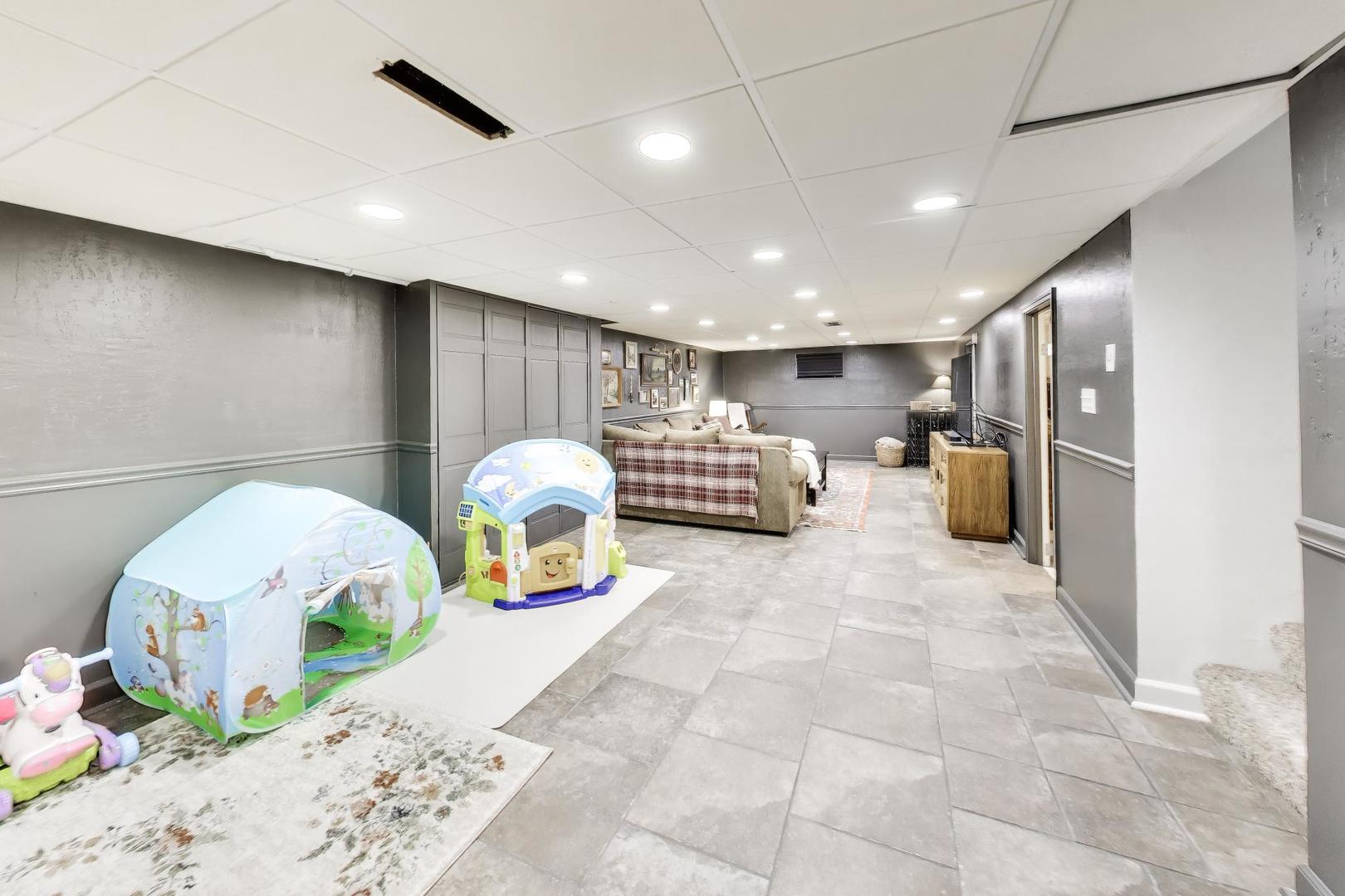 1144 N Fischer Drive, Addison, IL 60101