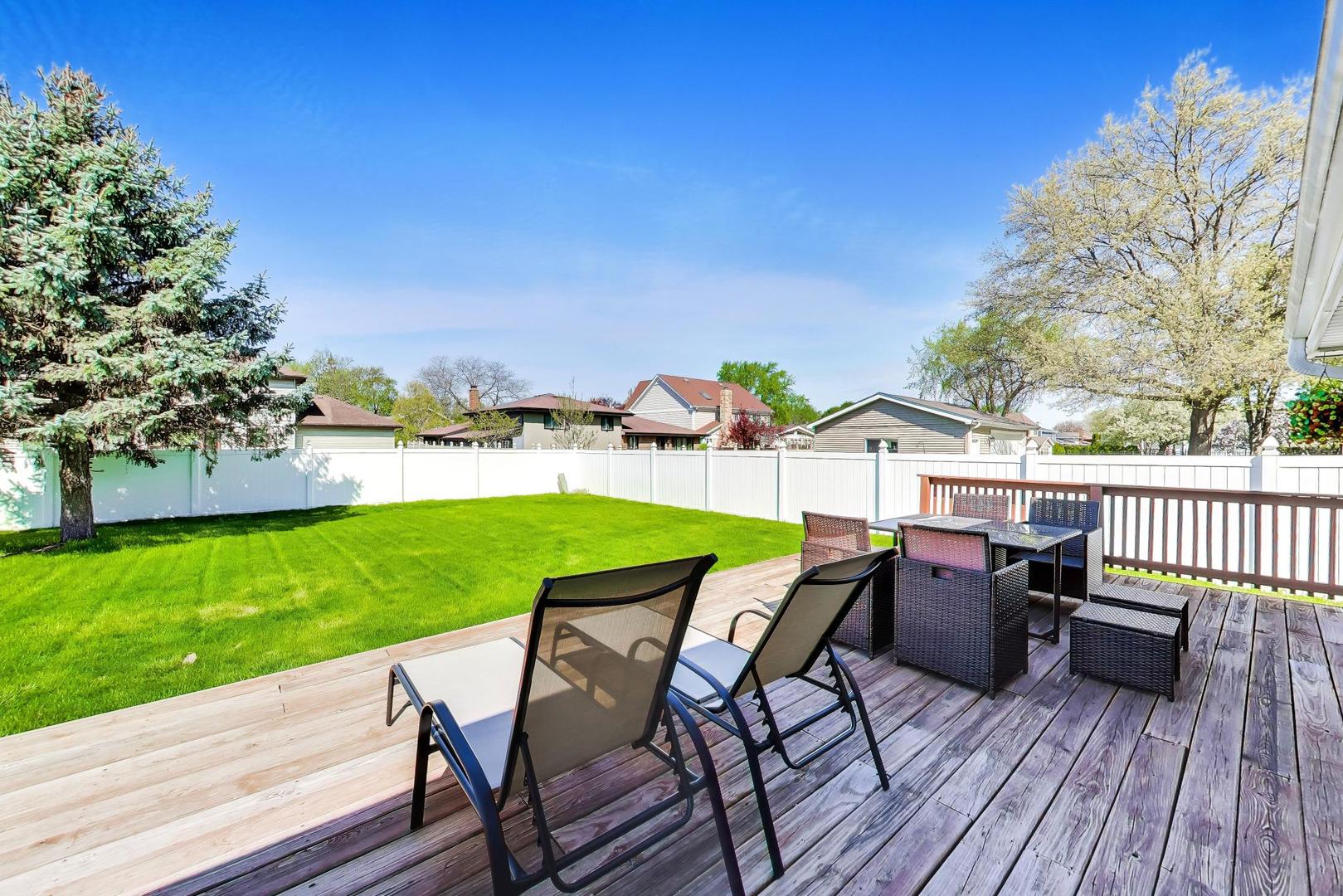 1144 N Fischer Drive, Addison, IL 60101