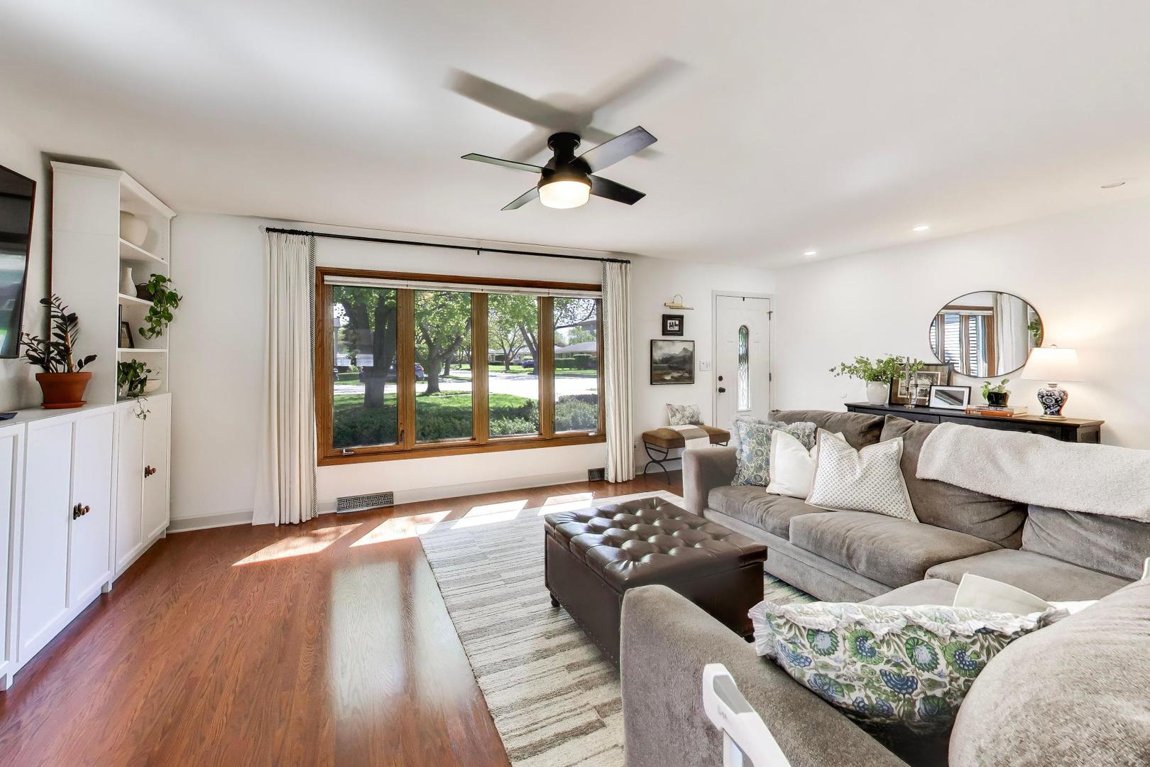 1144 N Fischer Drive, Addison, IL 60101