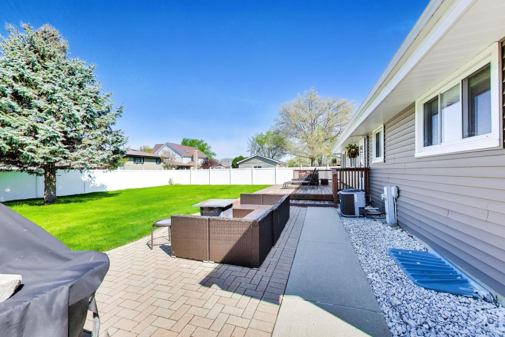 1144 N Fischer Drive, Addison, IL 60101