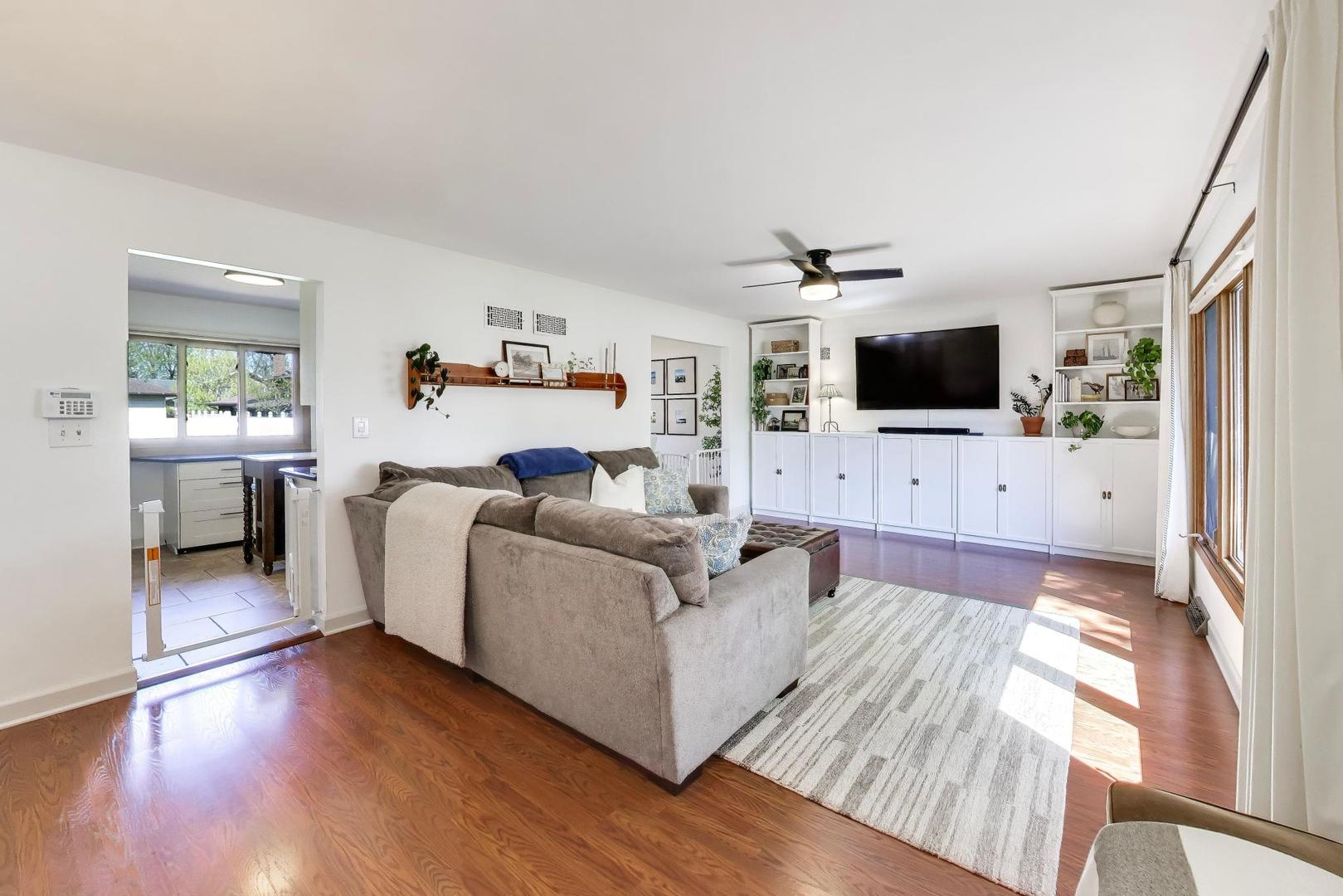 1144 N Fischer Drive, Addison, IL 60101