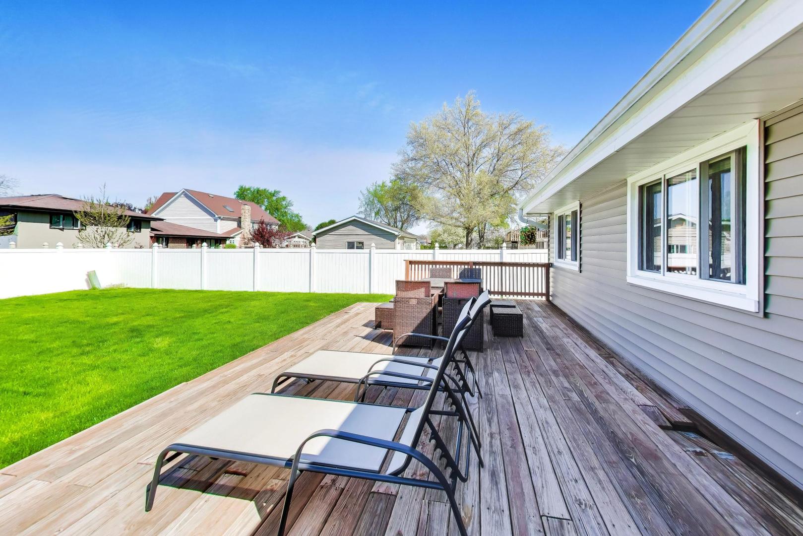 1144 N Fischer Drive, Addison, IL 60101