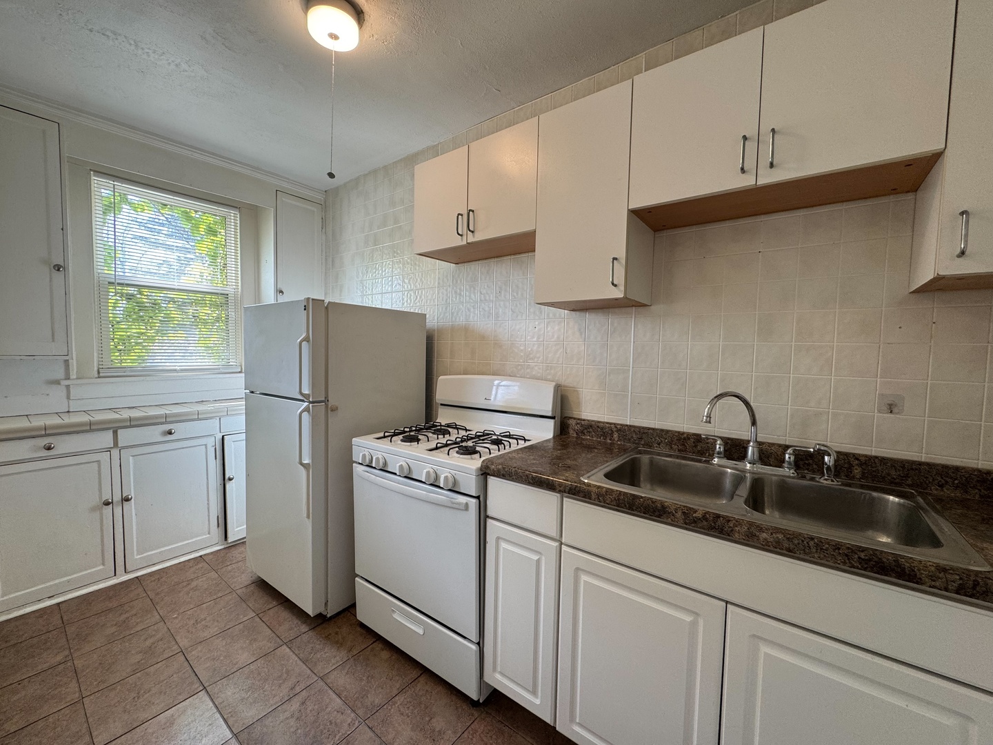28w579 Stafford Place #1, Warrenville, IL 60555