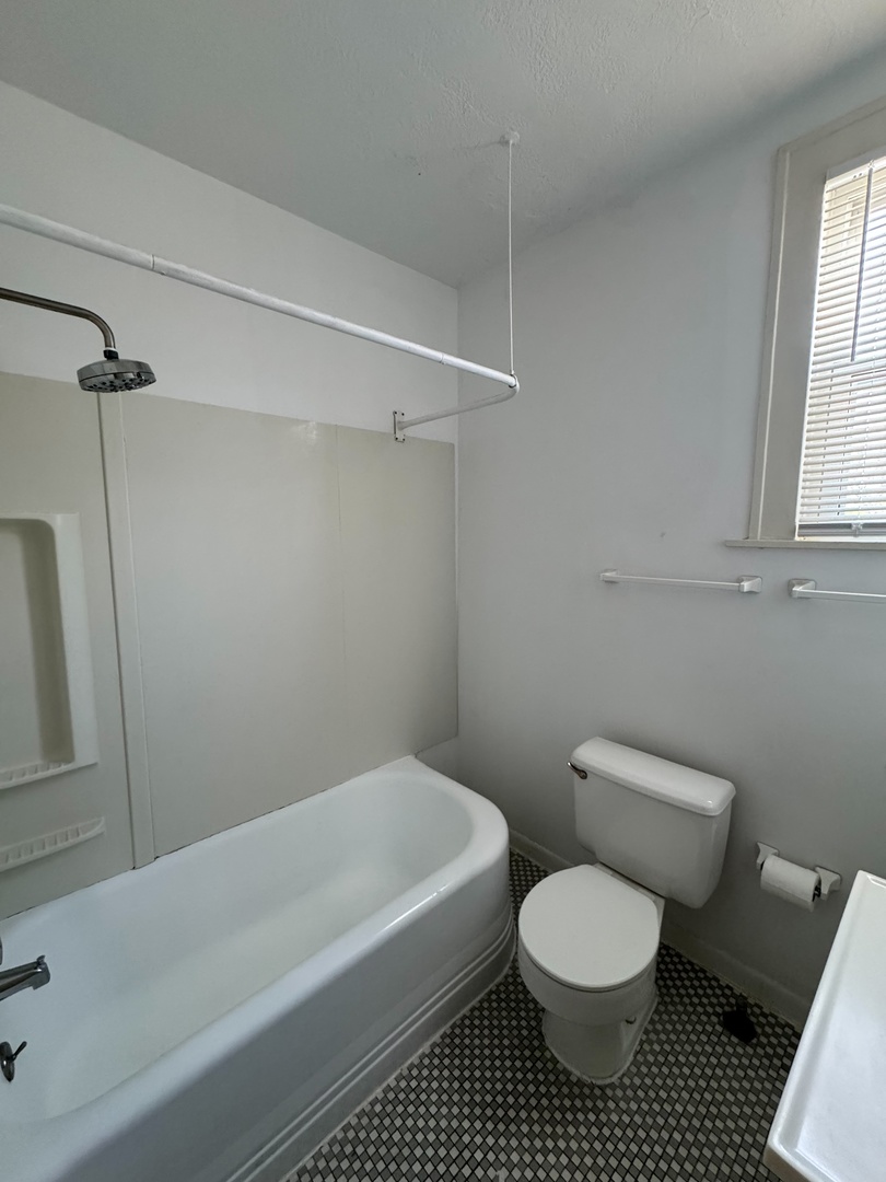 28w579 Stafford Place #1, Warrenville, IL 60555