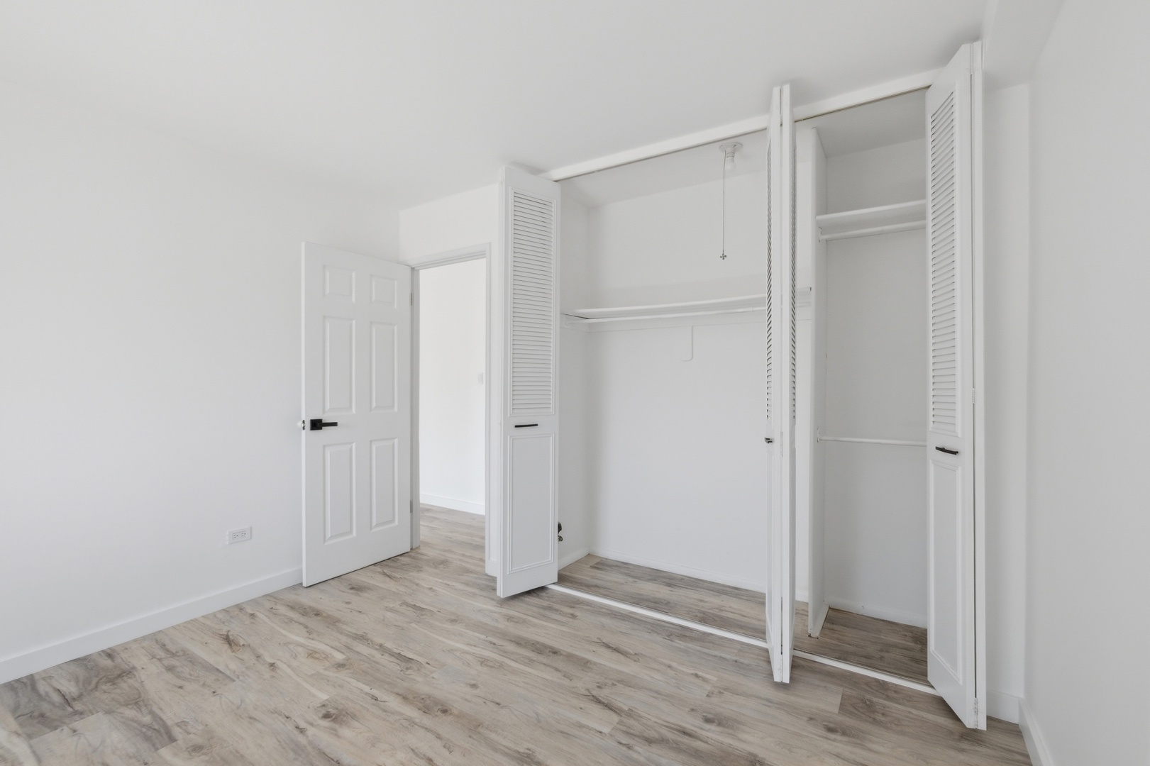 1500 Robin Circle #112, Hoffman Estates, IL 60169