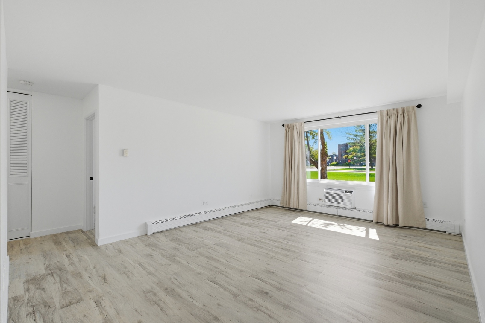 1500 Robin Circle #112, Hoffman Estates, IL 60169