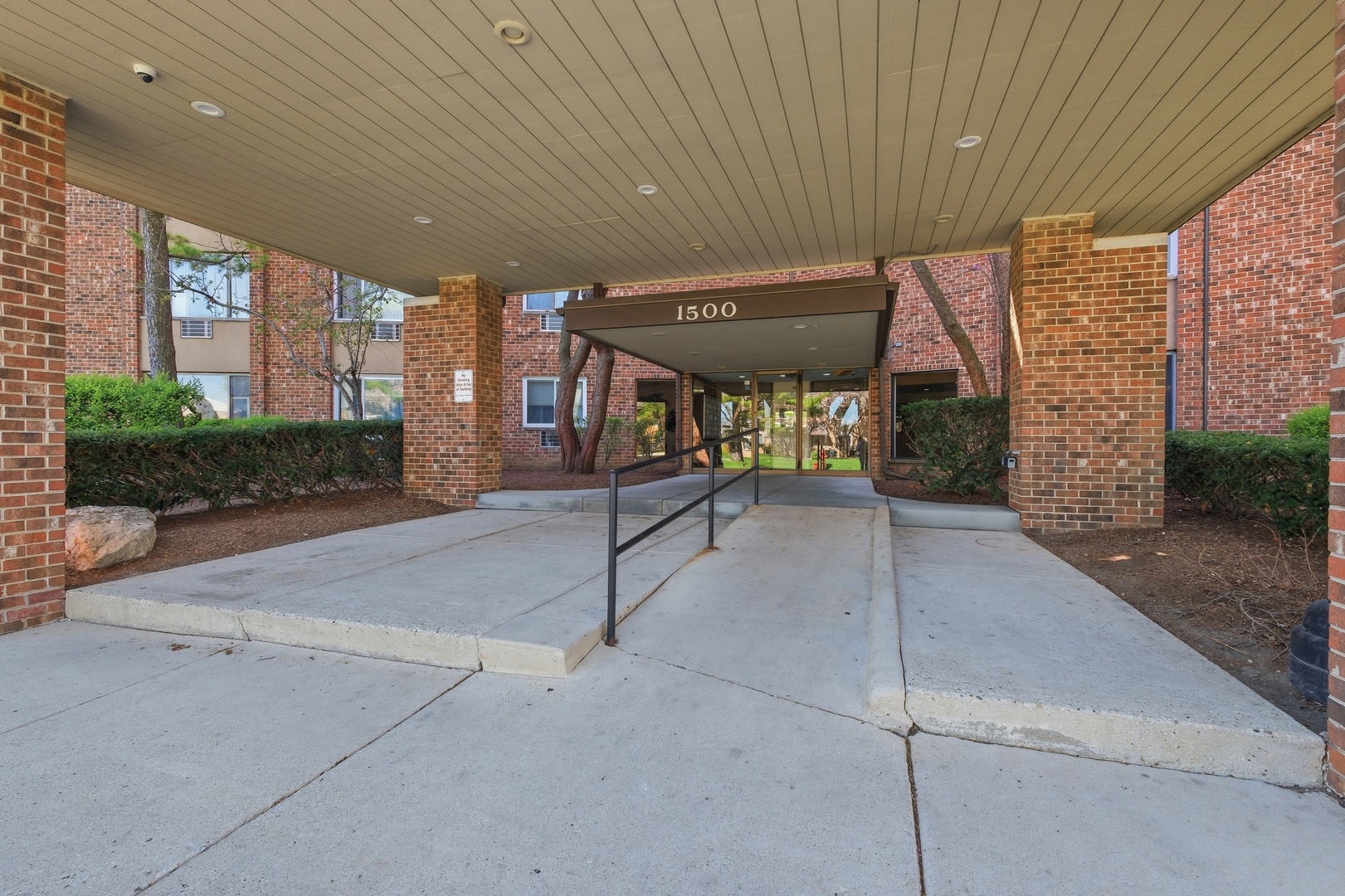 1500 Robin Circle #112, Hoffman Estates, IL 60169