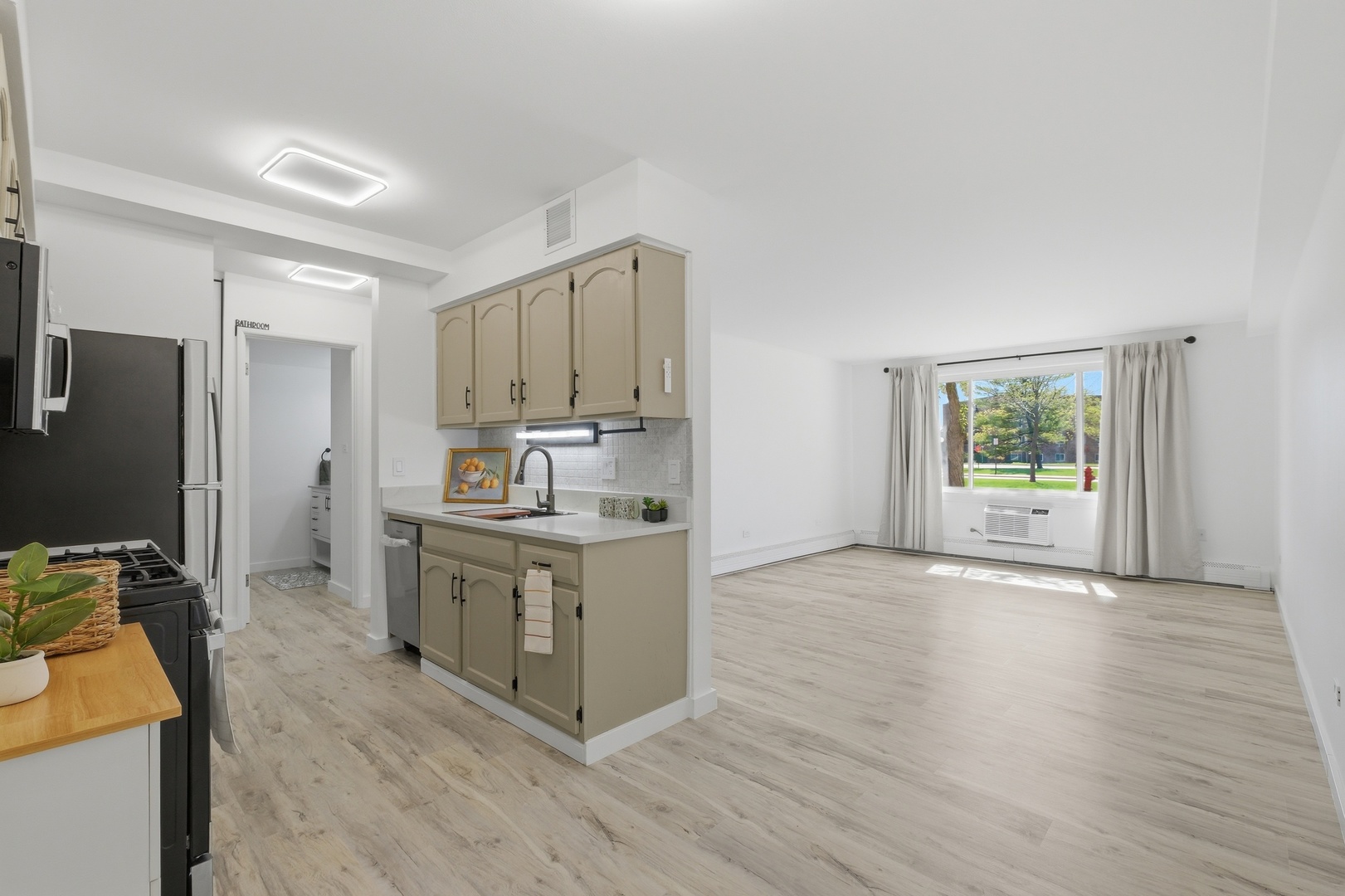 1500 Robin Circle #112, Hoffman Estates, IL 60169